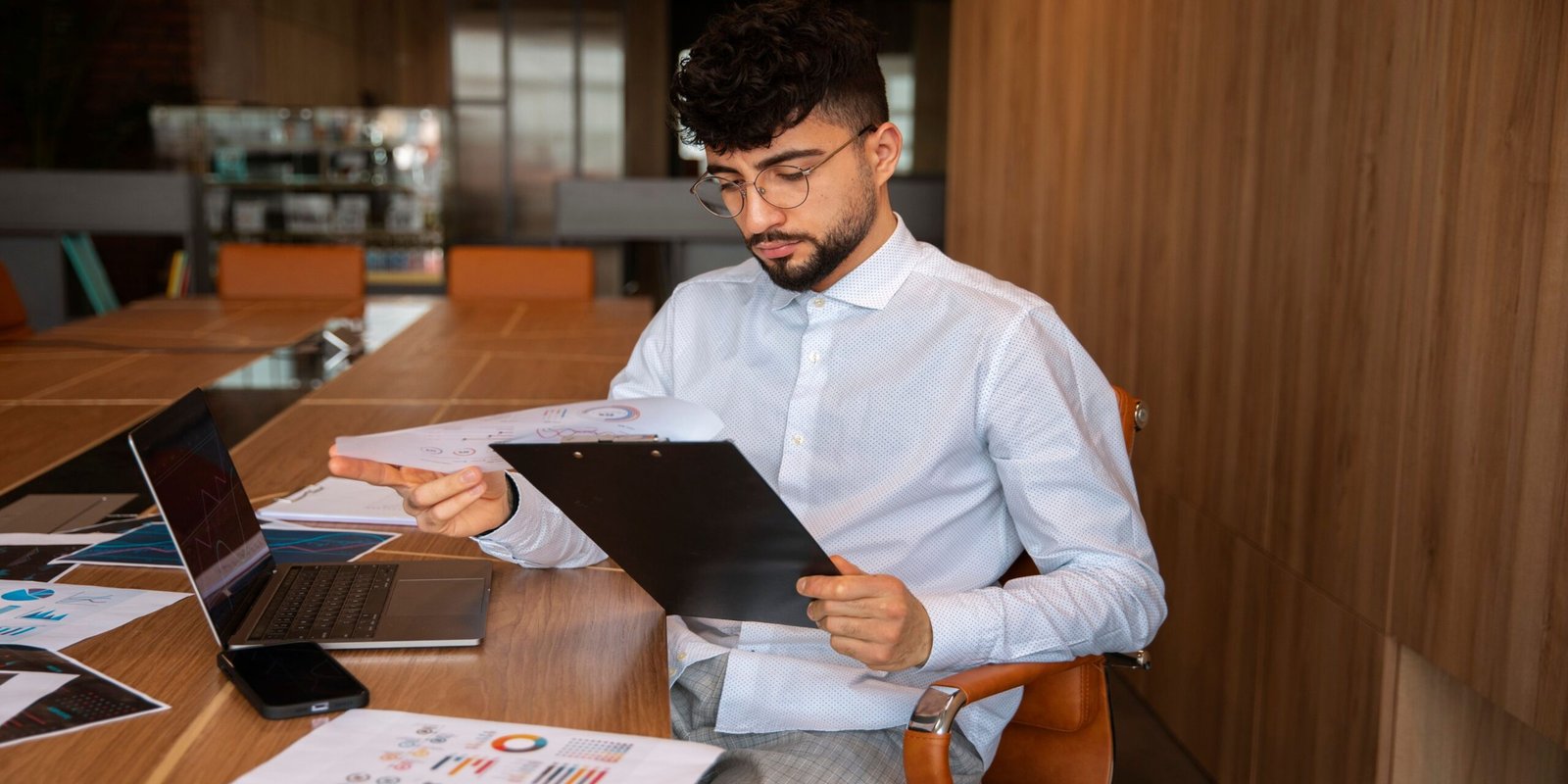 When Is the Right Time to Study a Business Management Program? Your Complete Guide to Making the Smart Move